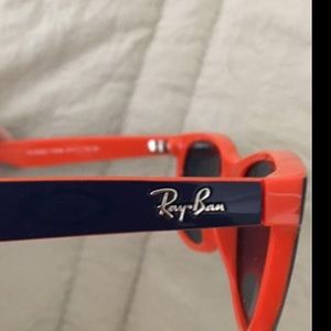 RAY-BAN WAYFARER SUNGLASSES.  Very NICE glasses with case
